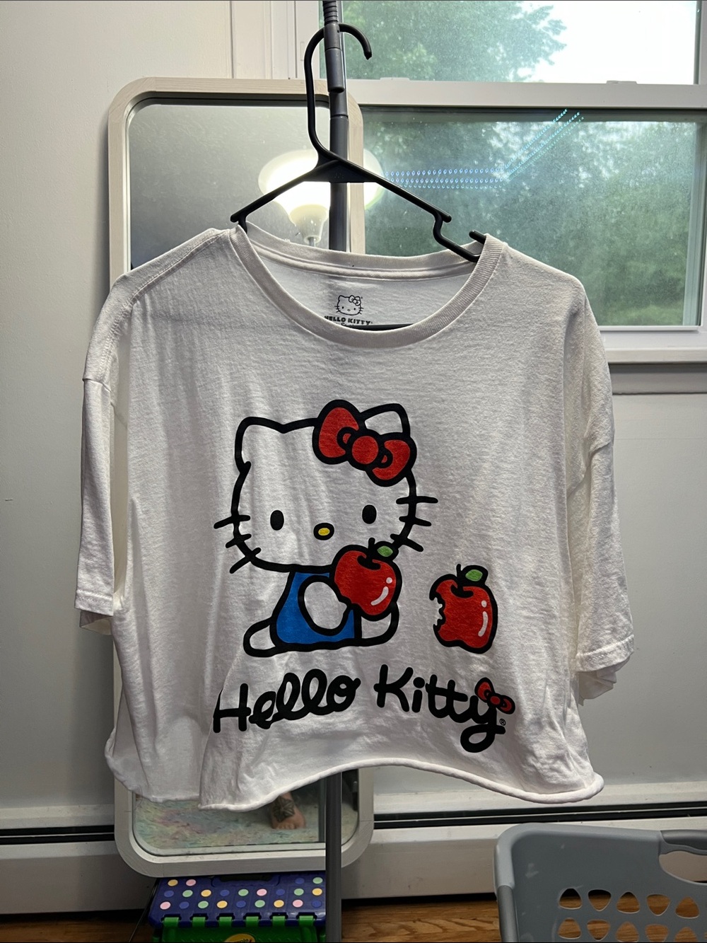 NWOT women’s Hello Kitty White Tee with Red Bow and Apple Graphic - cropped